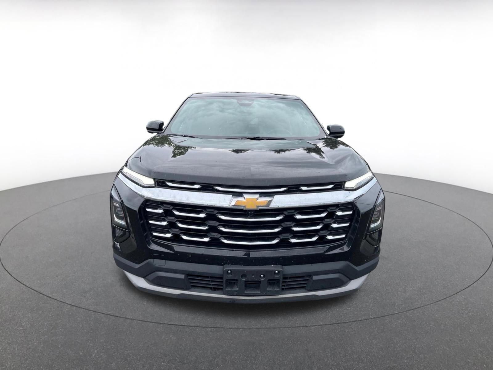Used 2025 Chevrolet Equinox LT FWD image 2
