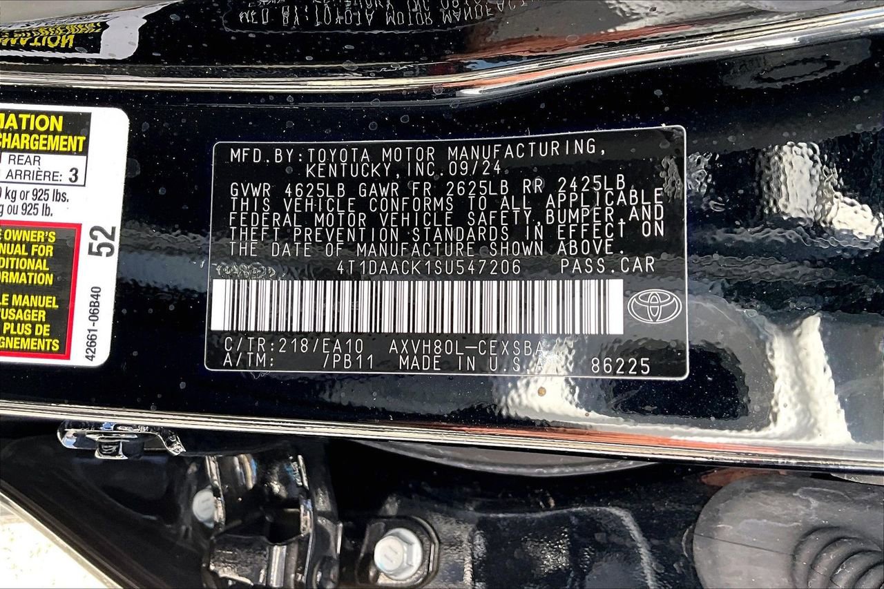 Used 2025 Toyota Camry SE image 16