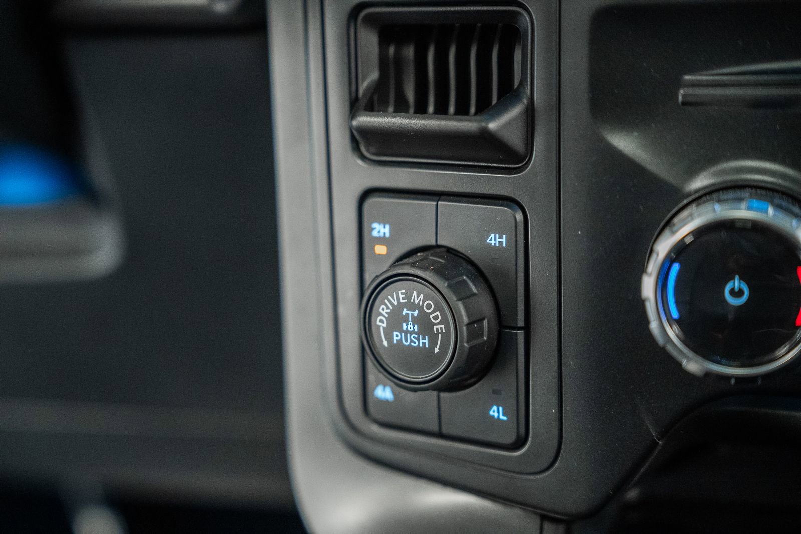 Certified 2024 Ford F150 Lariat w/ Equipment Group 502A High image 32