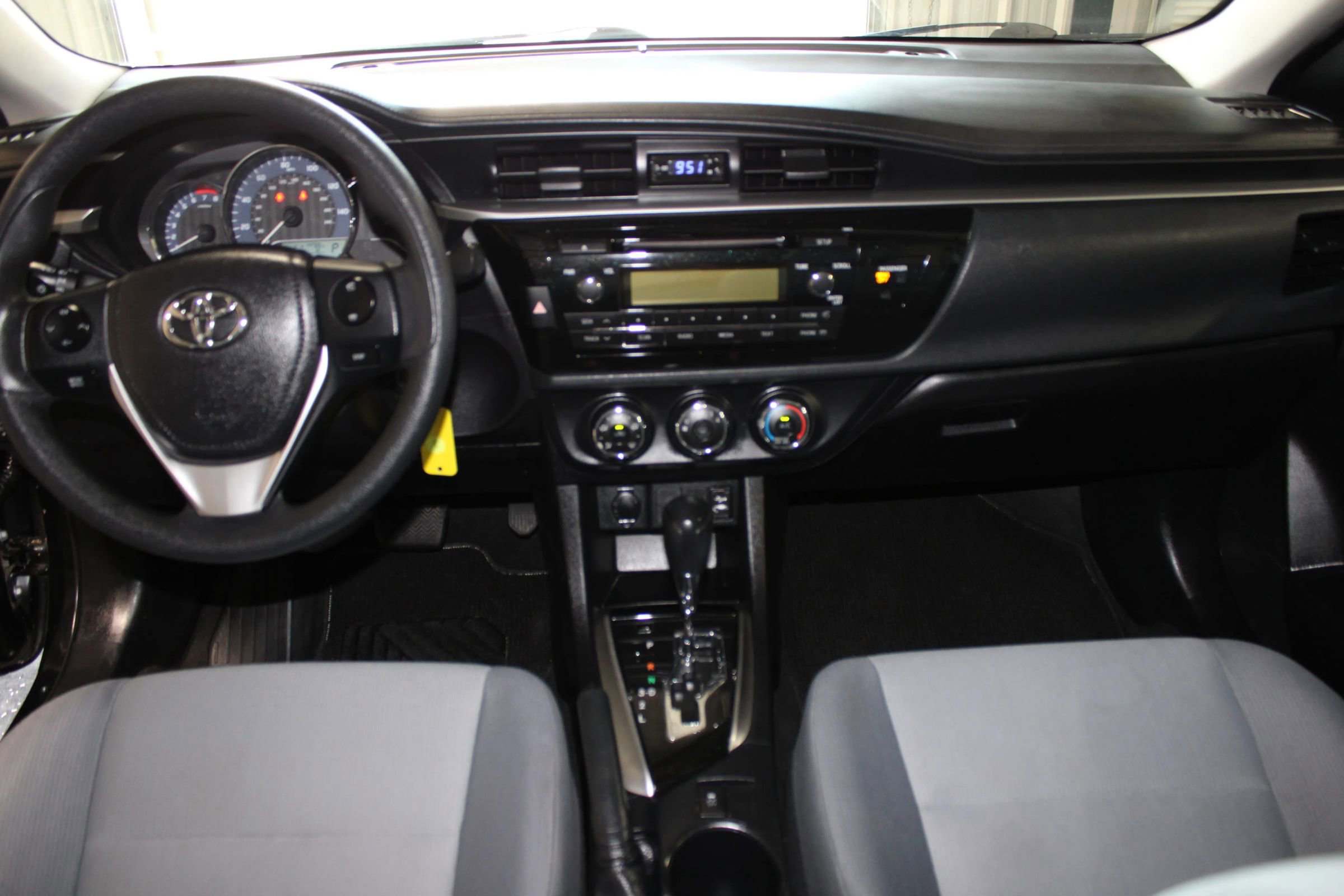 Used 2014 Toyota Corolla L FWD image 15