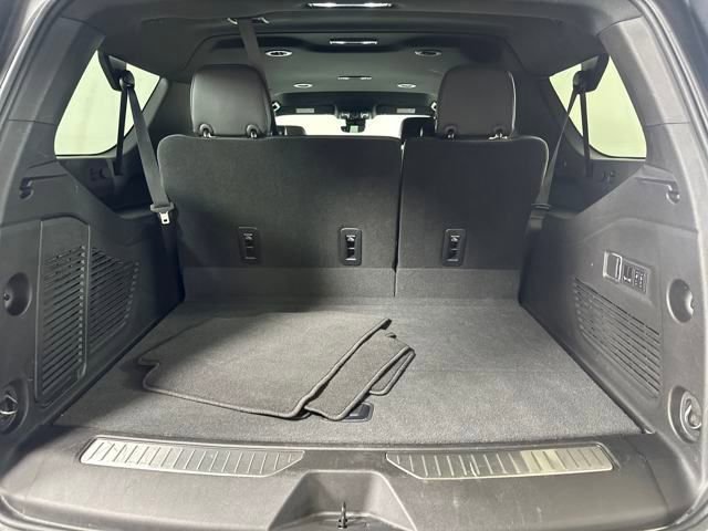 Used 2023 Chevrolet Suburban High Country image 25