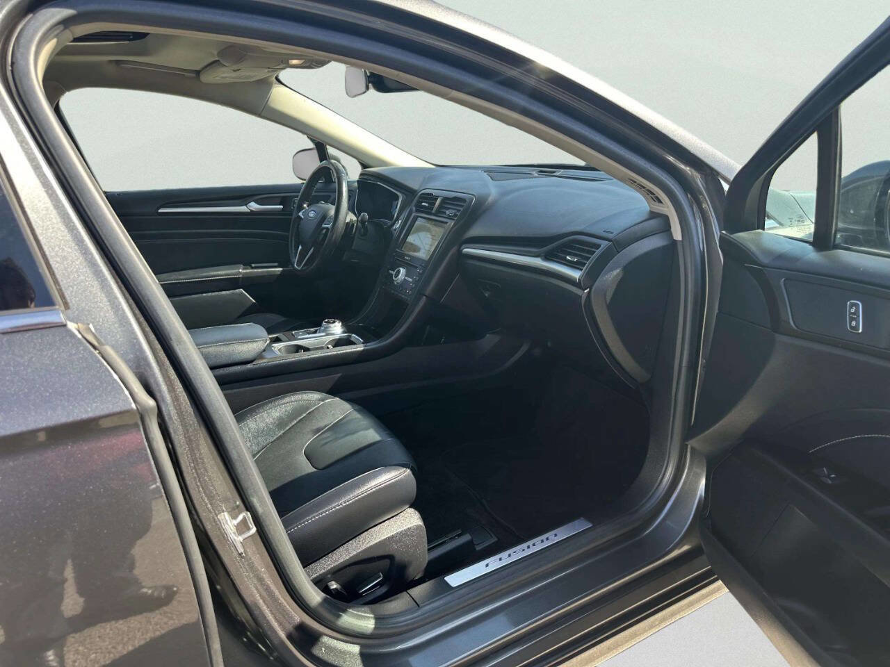 Used 2017 Ford Fusion Titanium image 16