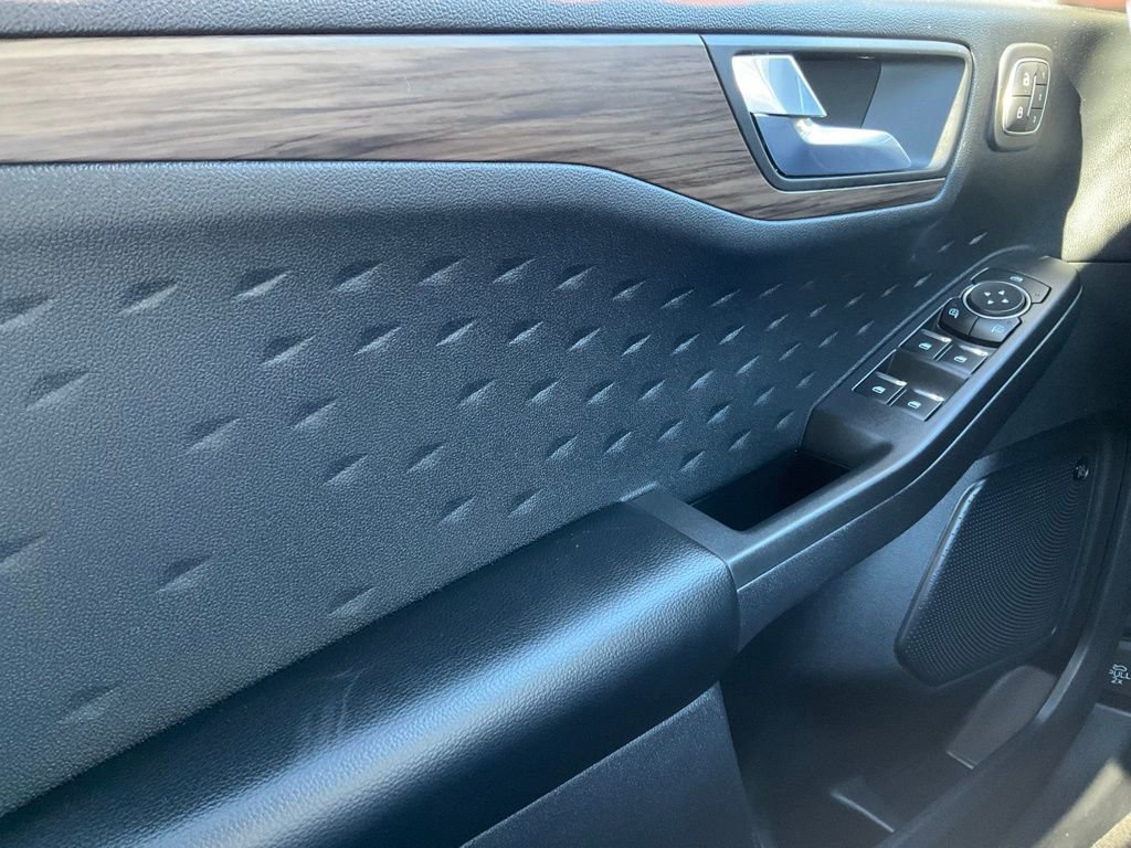 Used 2020 Ford Escape Titanium image 49