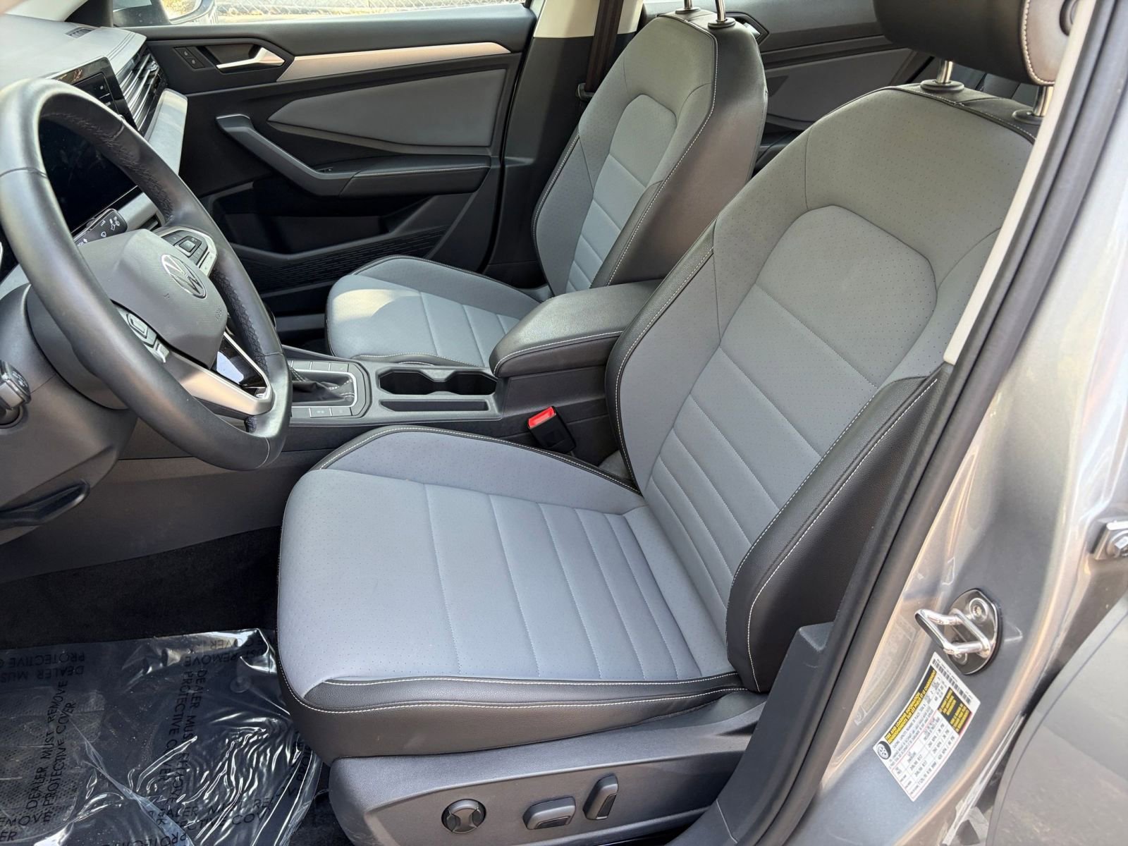 Used 2025 Volkswagen Jetta SE image 21