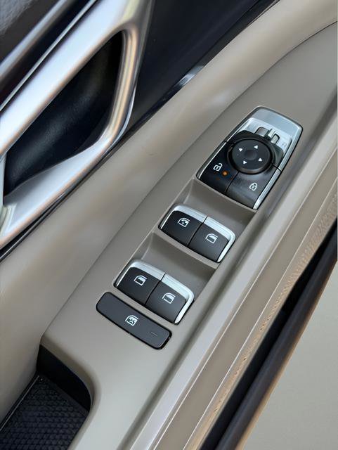 Used 2025 Kia Carnival image 37