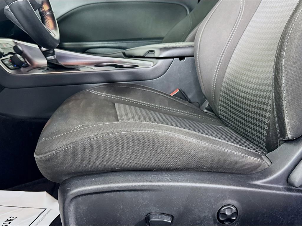 Used 2017 Dodge Challenger SXT image 23