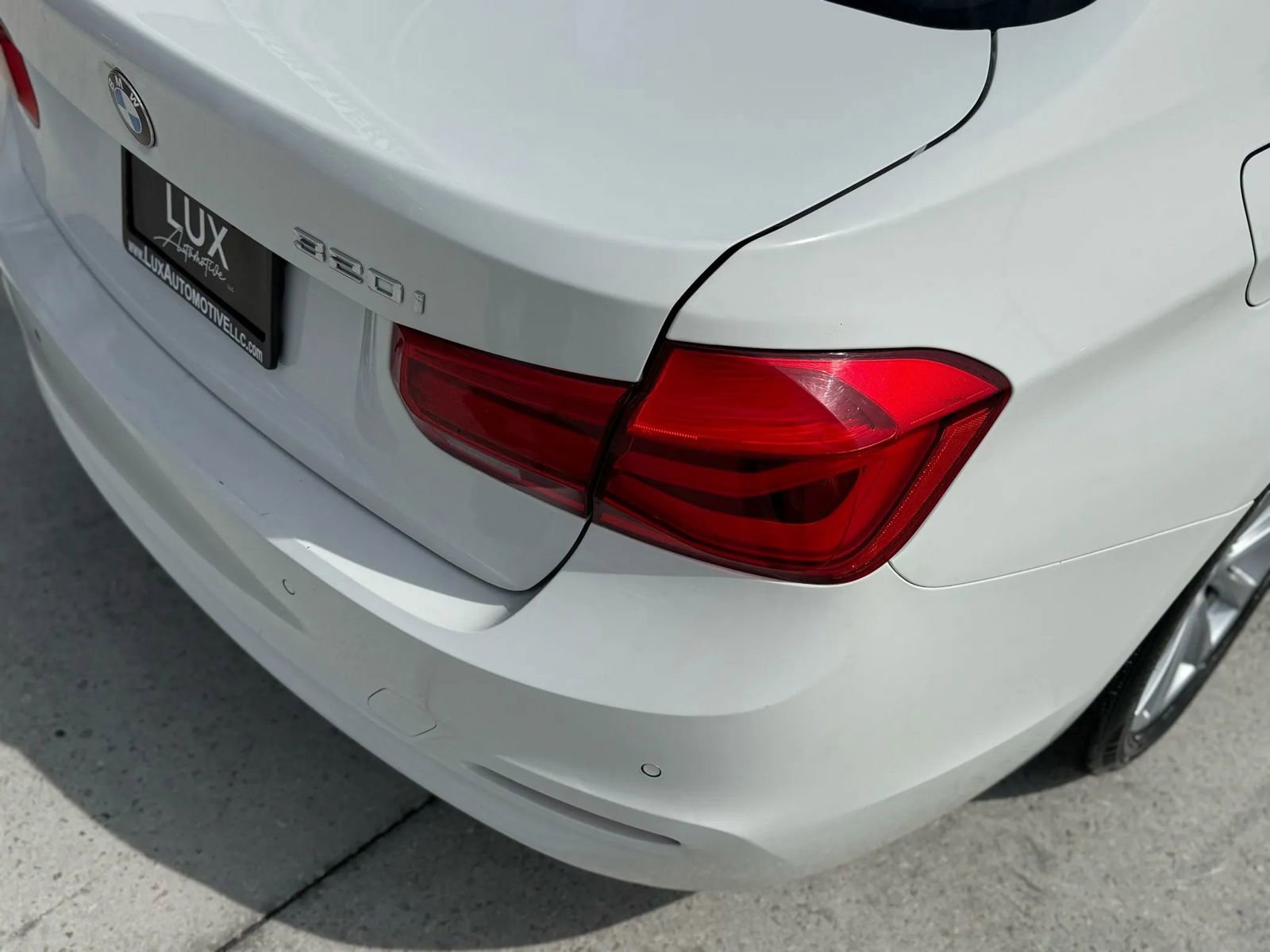 Used 2016 BMW 320i Sedan image 10