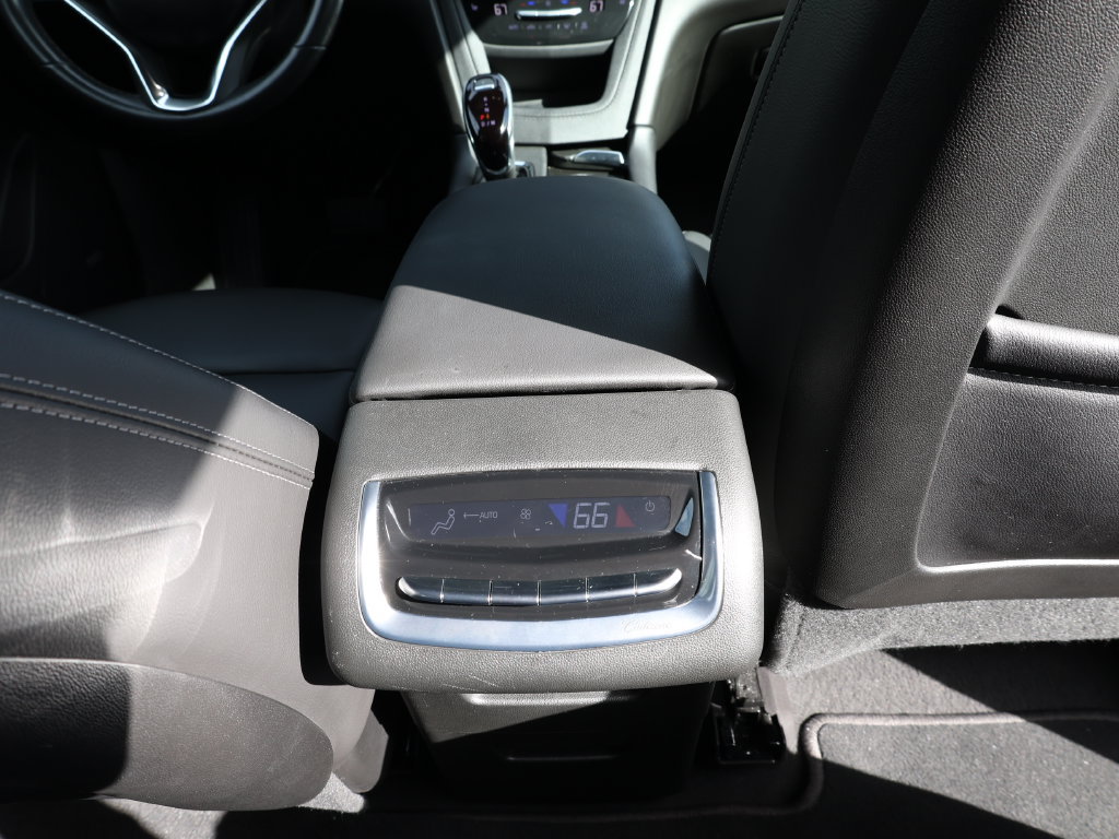 Used 2025 Cadillac XT6 Luxury FWD image 30