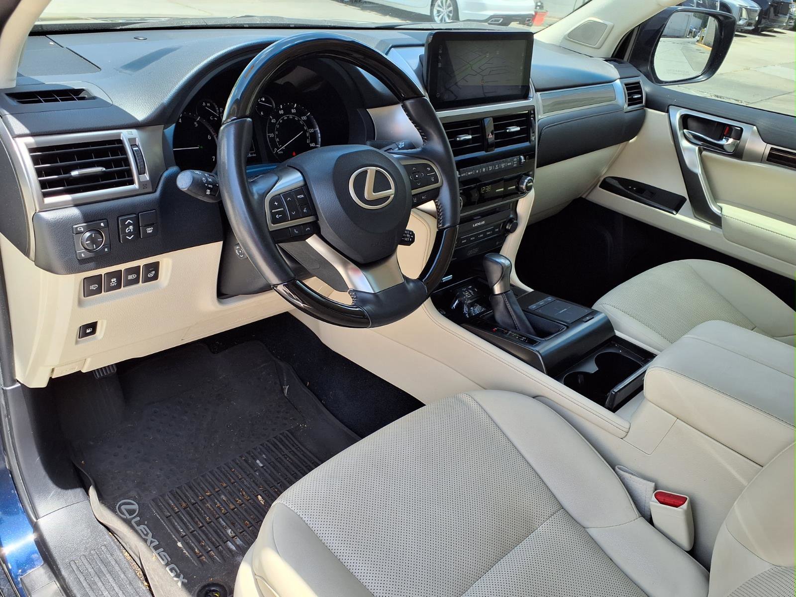 Used 2023 Lexus GX 460 Premium w/ Accessory Package image 12