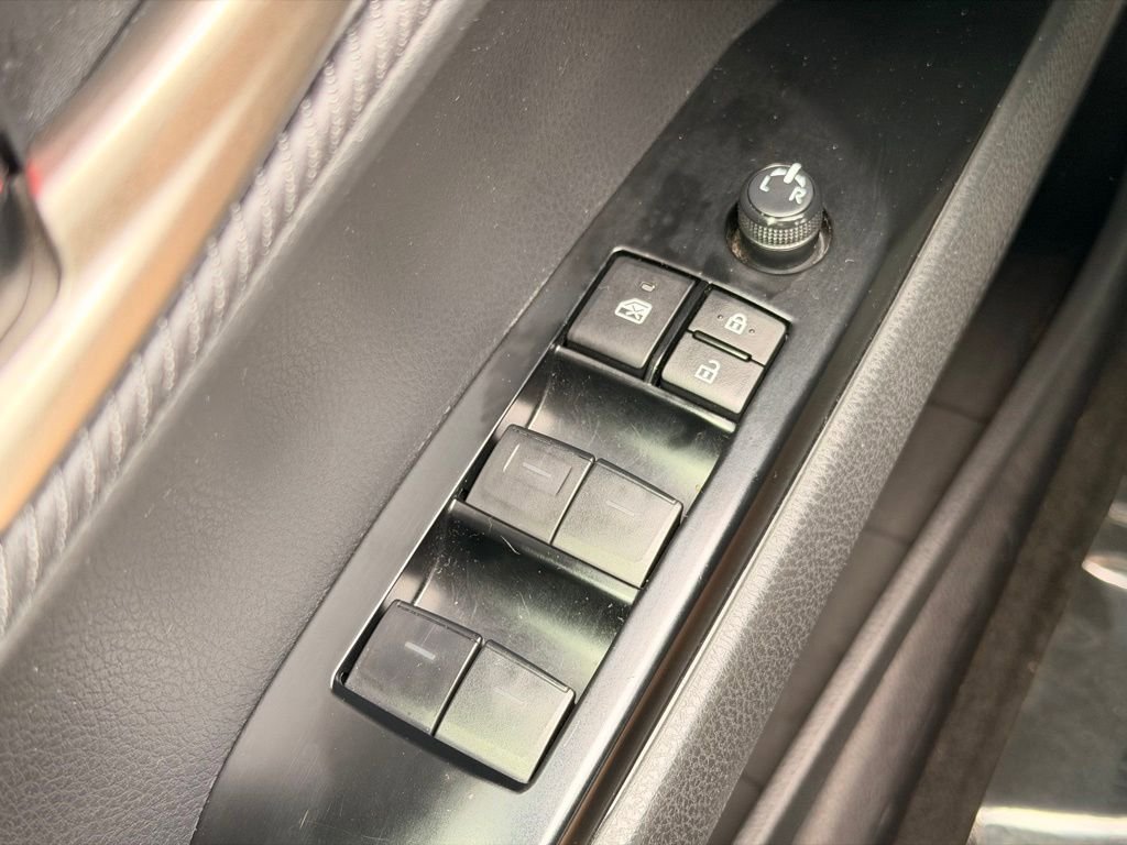 Used 2025 Toyota Camry SE FWD image 25