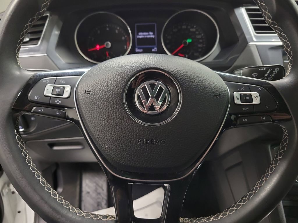 Used 2021 Volkswagen Tiguan SE w/ Panoramic Sunroof Package image 18