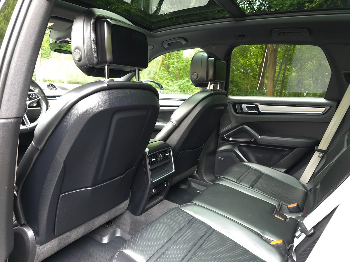 Used 2023 Porsche Cayenne Platinum Edition AWD/4WD image 14