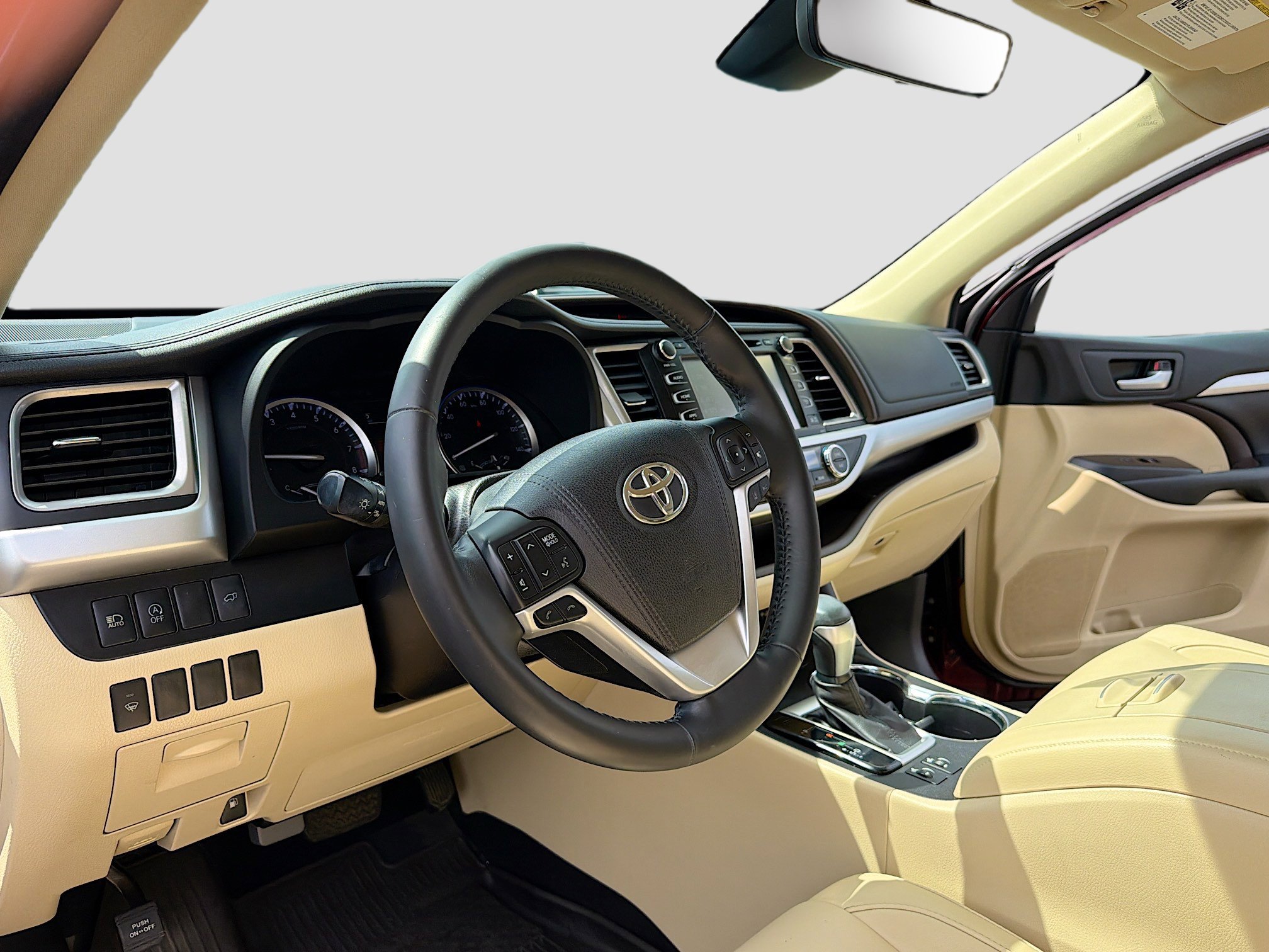 Used 2017 Toyota Highlander XLE image 4