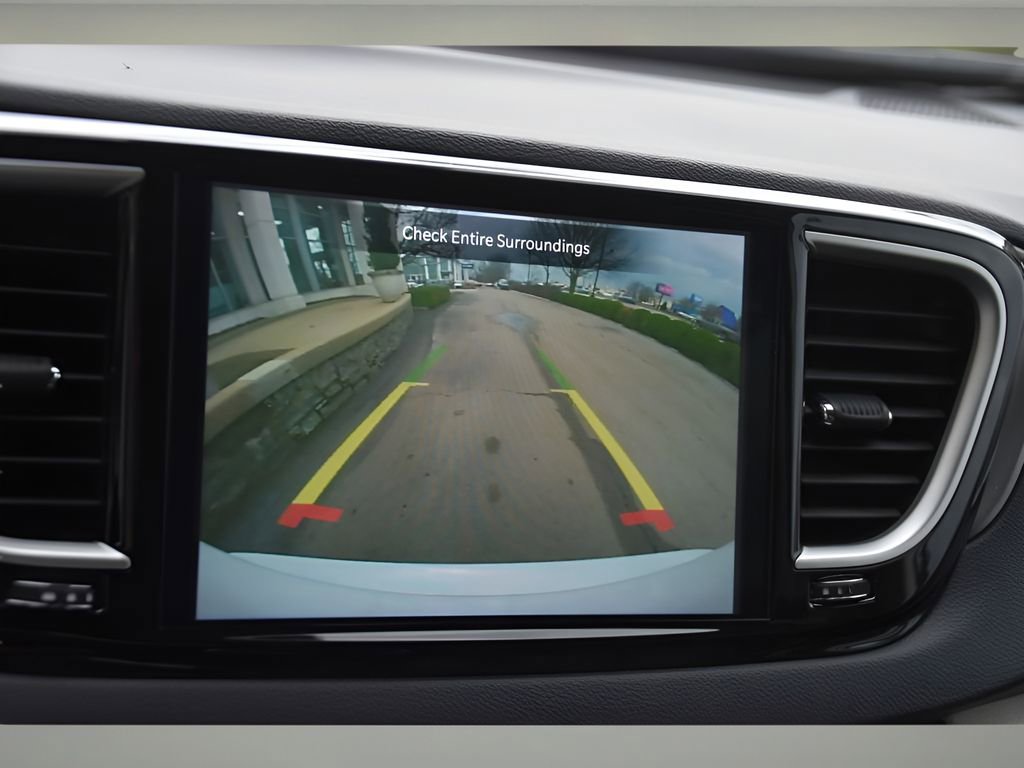 Used 2024 Chrysler Pacifica Touring-L image 22