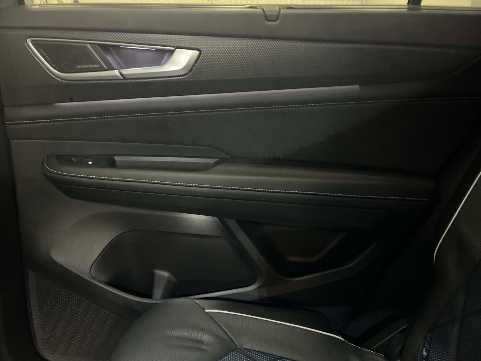 Used 2024 Volkswagen Atlas Cross Sport SEL Premium R-Line image 15