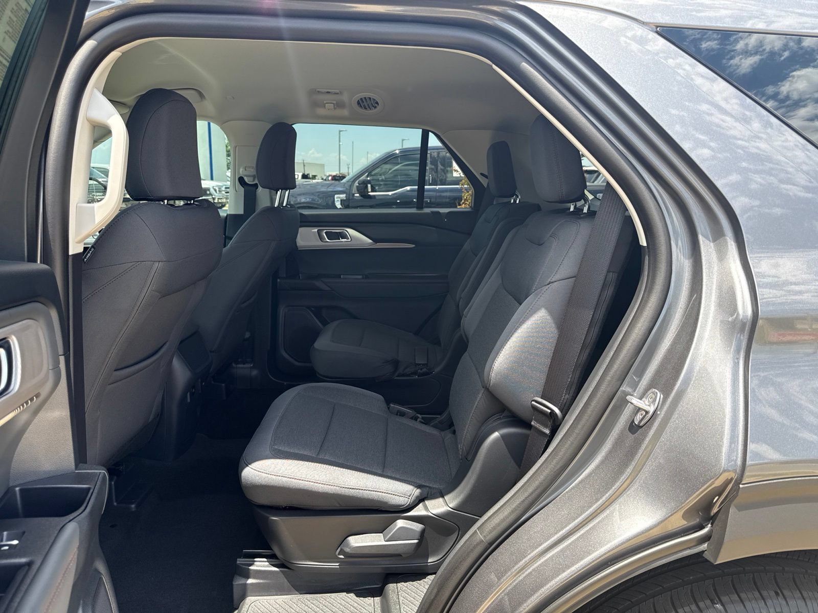 New 2026 Ford Explorer Active RWD image 12