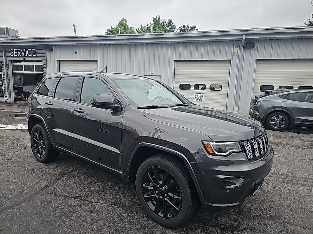 Used 2021 Jeep Grand Cherokee Laredo X AWD/4WD image 4