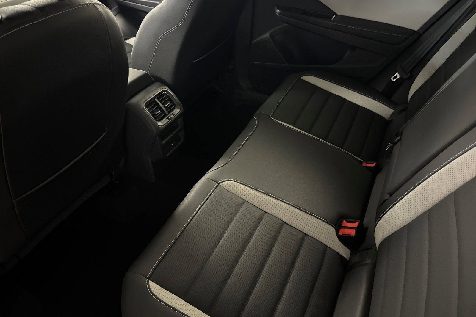 New 2025 Volkswagen Taos SEL image 11