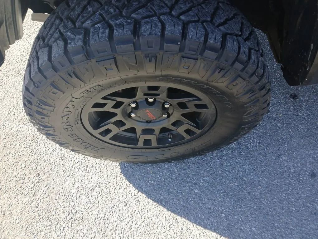 Used 2017 Toyota Tacoma TRD Off-Road w/ Tow Package (A/T) image 25