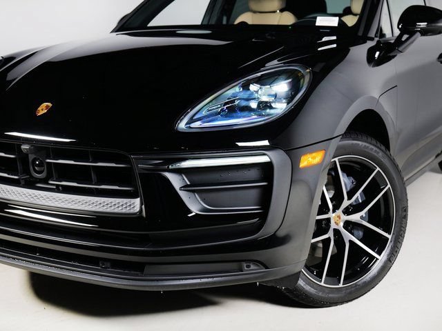 Certified 2026 Porsche Macan AWD/4WD image 30