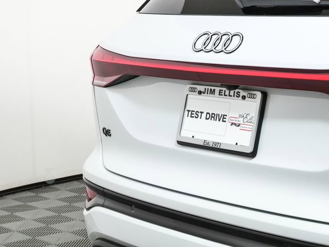 Used 2025 Audi Q6 e-tron Premium w/ Convenience Package RWD image 39