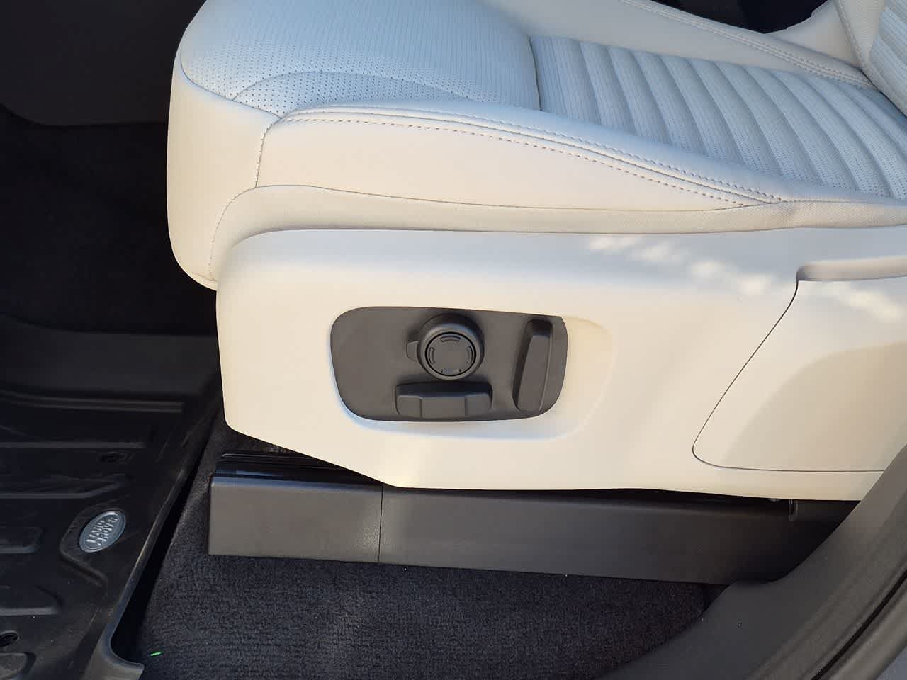 New 2026 Land Rover Discovery S AWD/4WD image 18