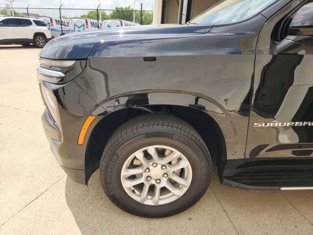 Used 2025 Chevrolet Suburban LS image 10