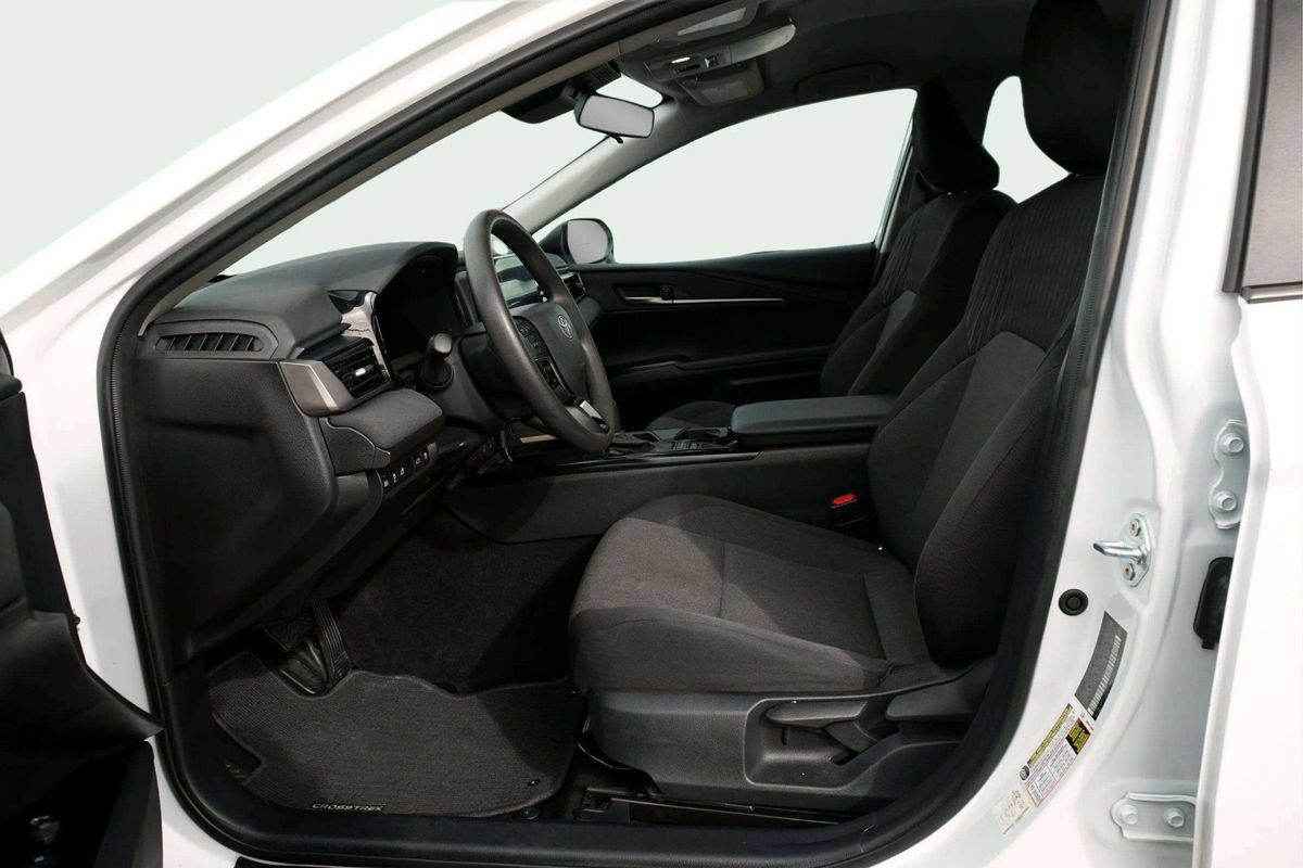 Used 2025 Toyota Camry LE FWD image 15