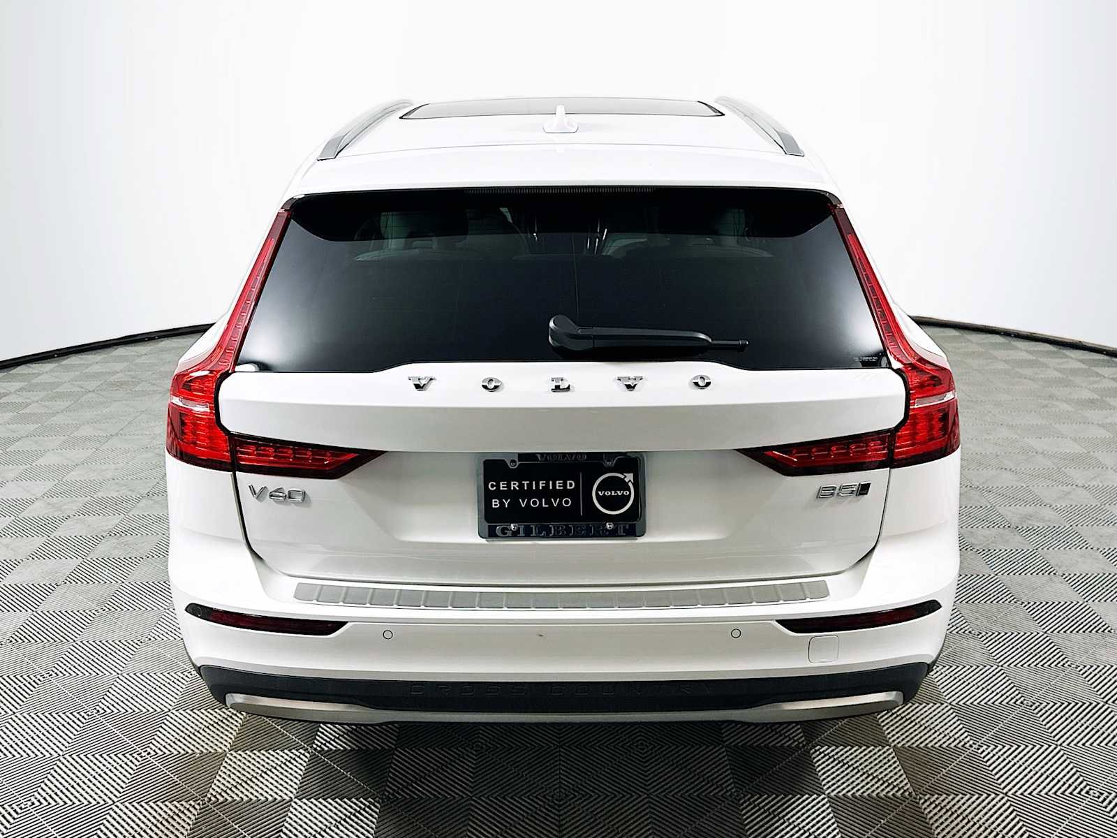 Used 2025 Volvo V60 B5 Cross Country Ultra w/ Climate Package image 6