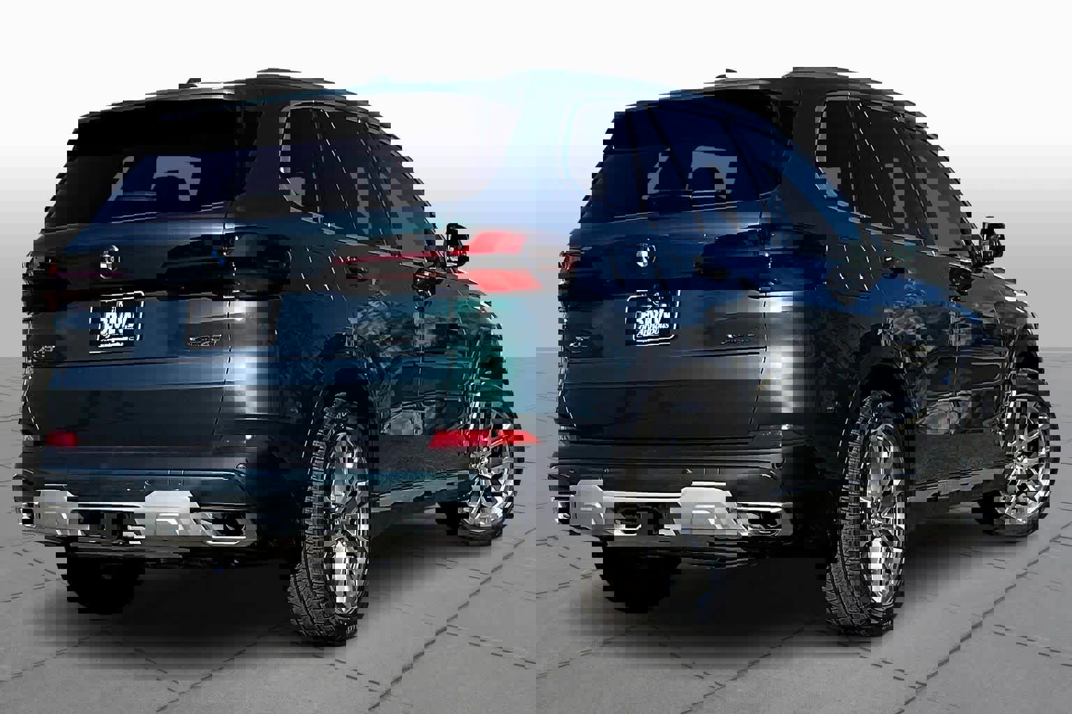 Used 2026 BMW X5 xDrive40i w/ Climate Comfort Package image 12