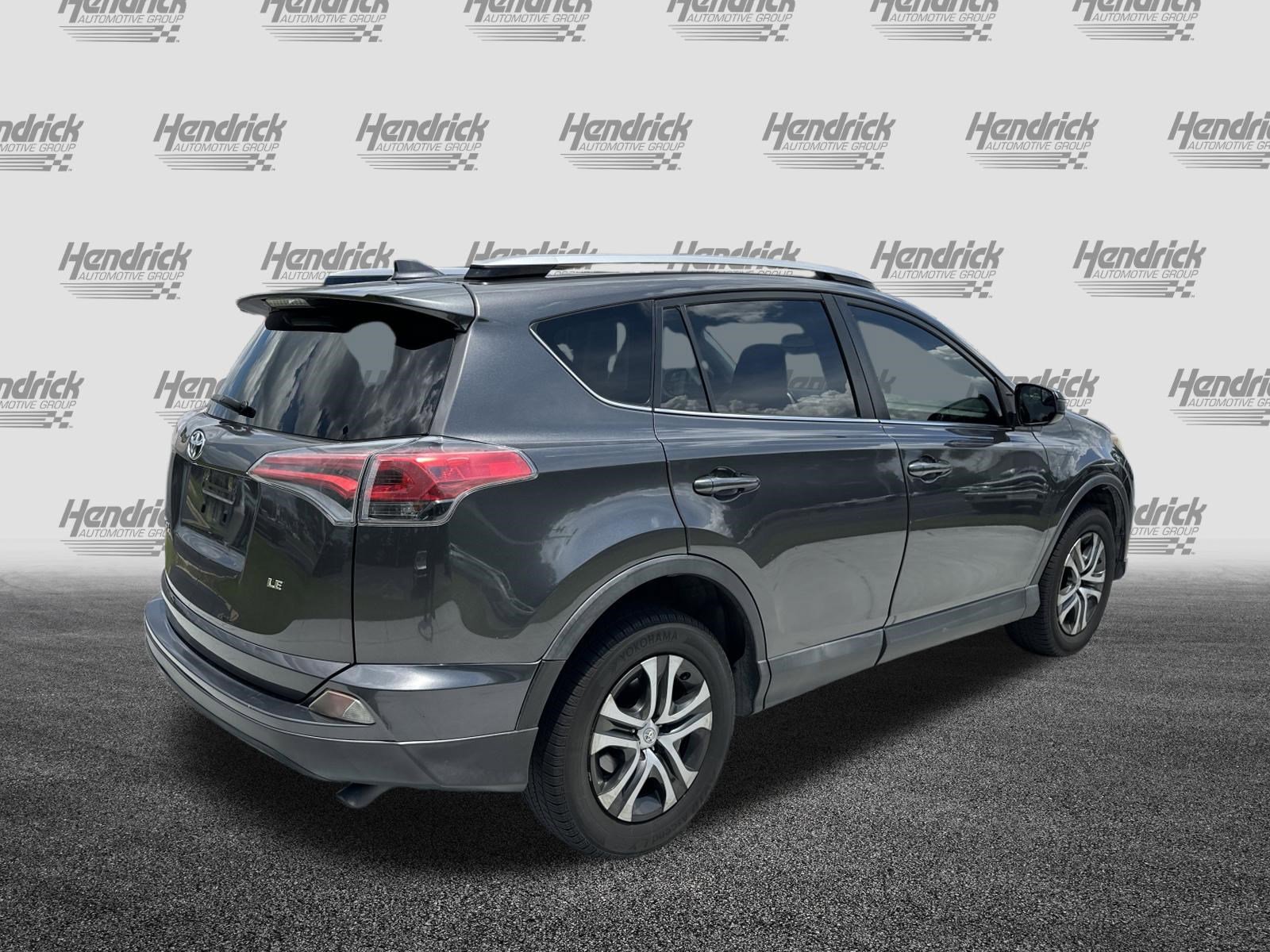 Used 2017 Toyota RAV4 LE FWD image 10