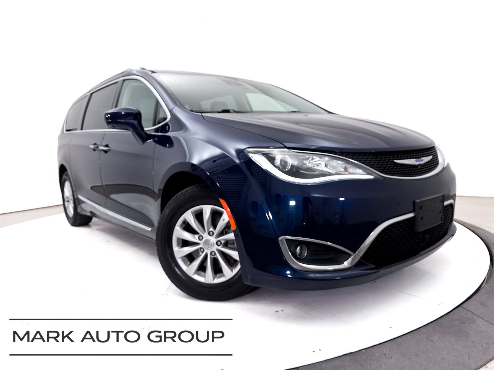 Used 2018 Chrysler Pacifica Touring-L Plus w/ Advanced Safetytec Group FWD image 1