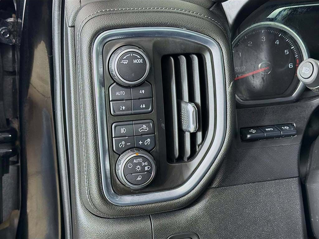 Used 2020 Chevrolet Silverado 1500 High Country w/ Technology Package AWD/4WD image 36