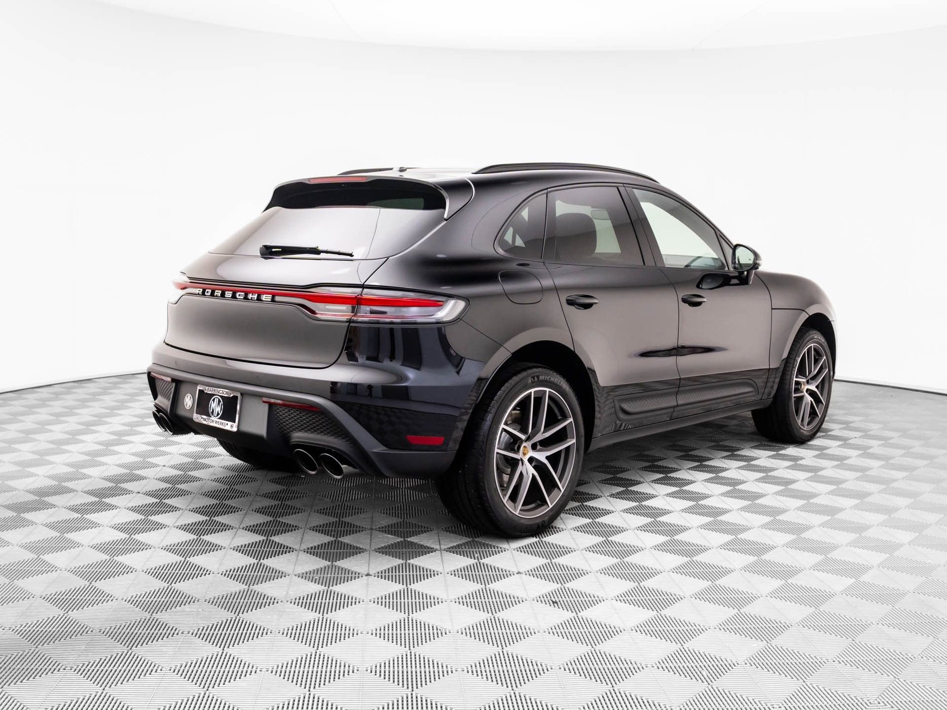 Certified 2026 Porsche Macan AWD/4WD image 8
