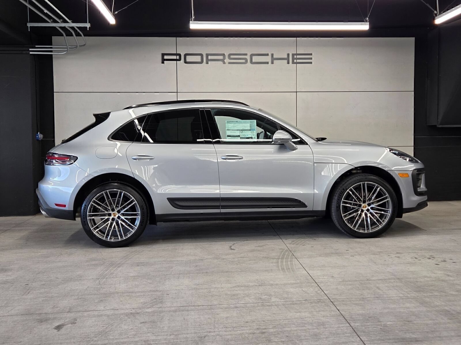 Certified 2026 Porsche Macan AWD/4WD image 27