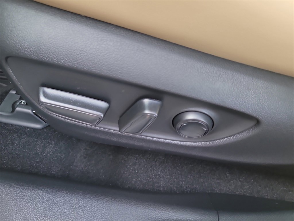 Used 2025 Toyota RAV4 XLE Premium image 19