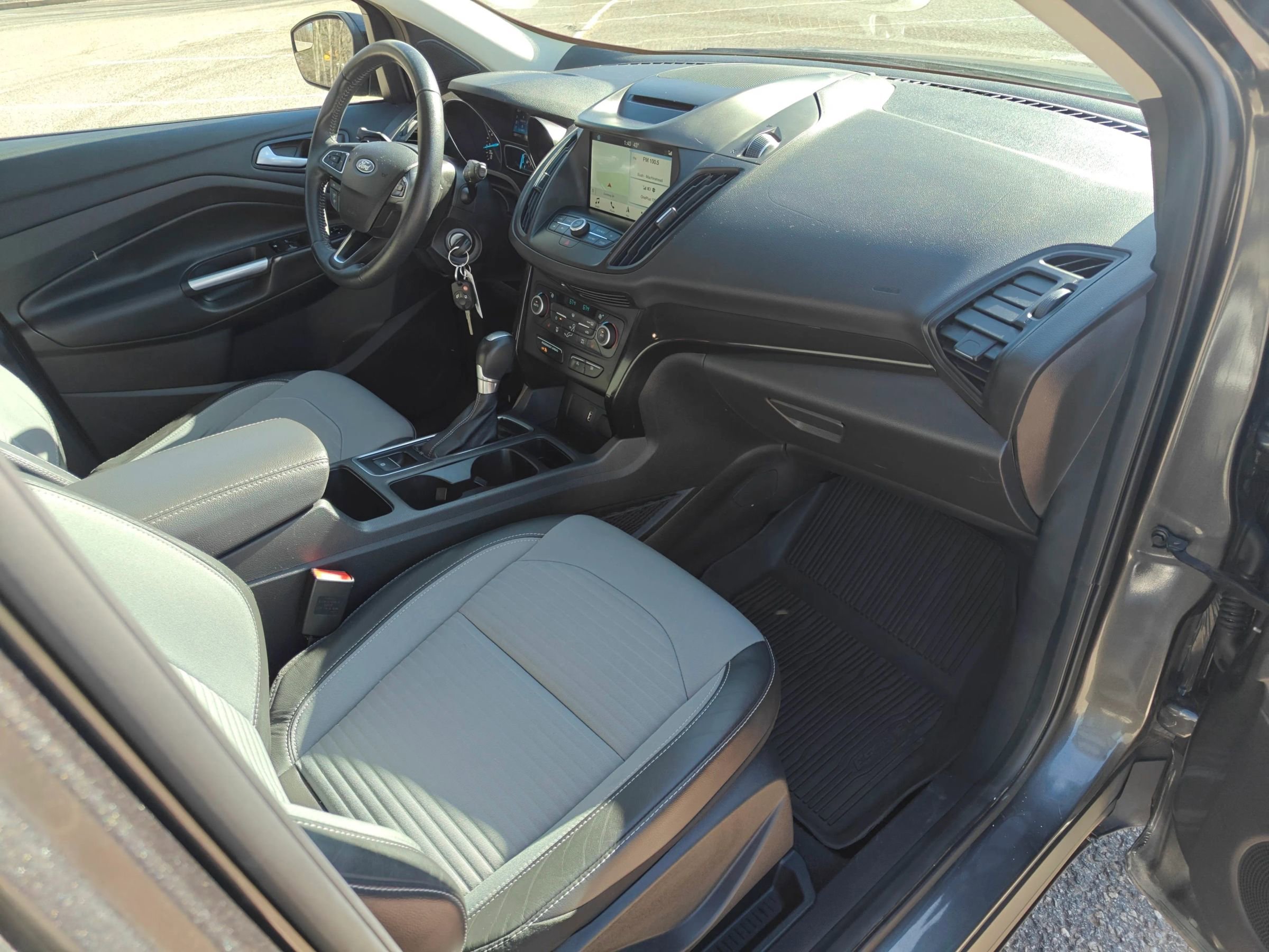 Used 2018 Ford Escape SE w/ SE Sport Appearance Package image 6