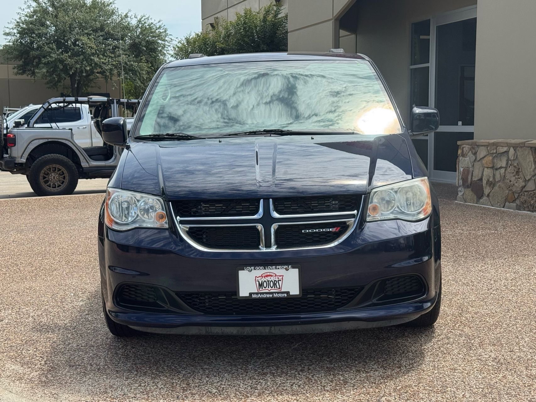 Used 2016 Dodge Grand Caravan SXT w/ Rear Park Assist Package FWD image 6