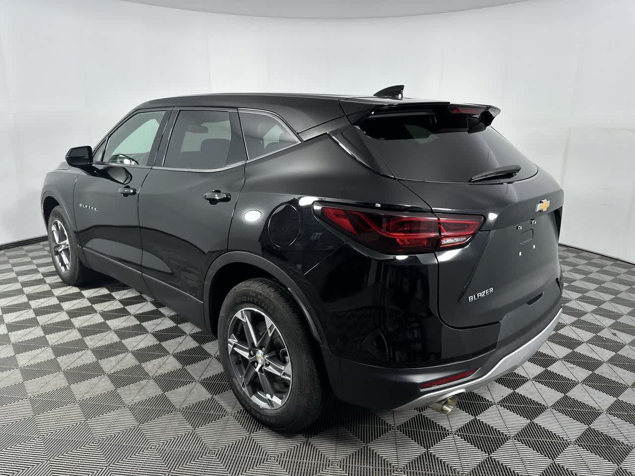 Used 2025 Chevrolet Blazer LT FWD image 15