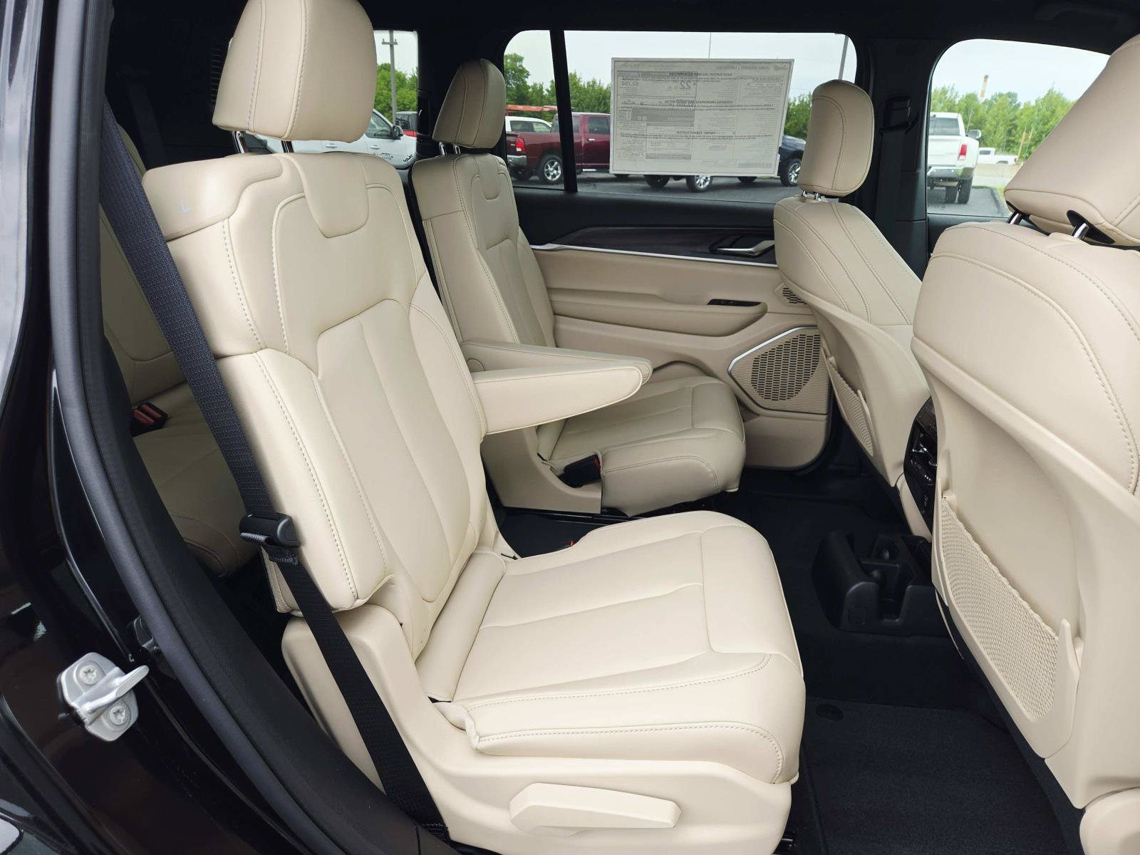 New 2026 Jeep Grand Cherokee L Limited AWD/4WD image 17