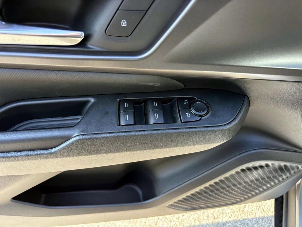 Used 2026 Chevrolet Equinox EV LT image 13