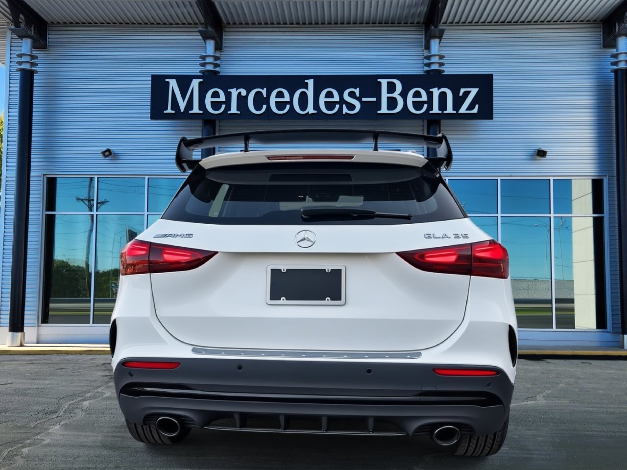 New 2026 Mercedes-Benz GLA 35 AMG 4MATIC image 5