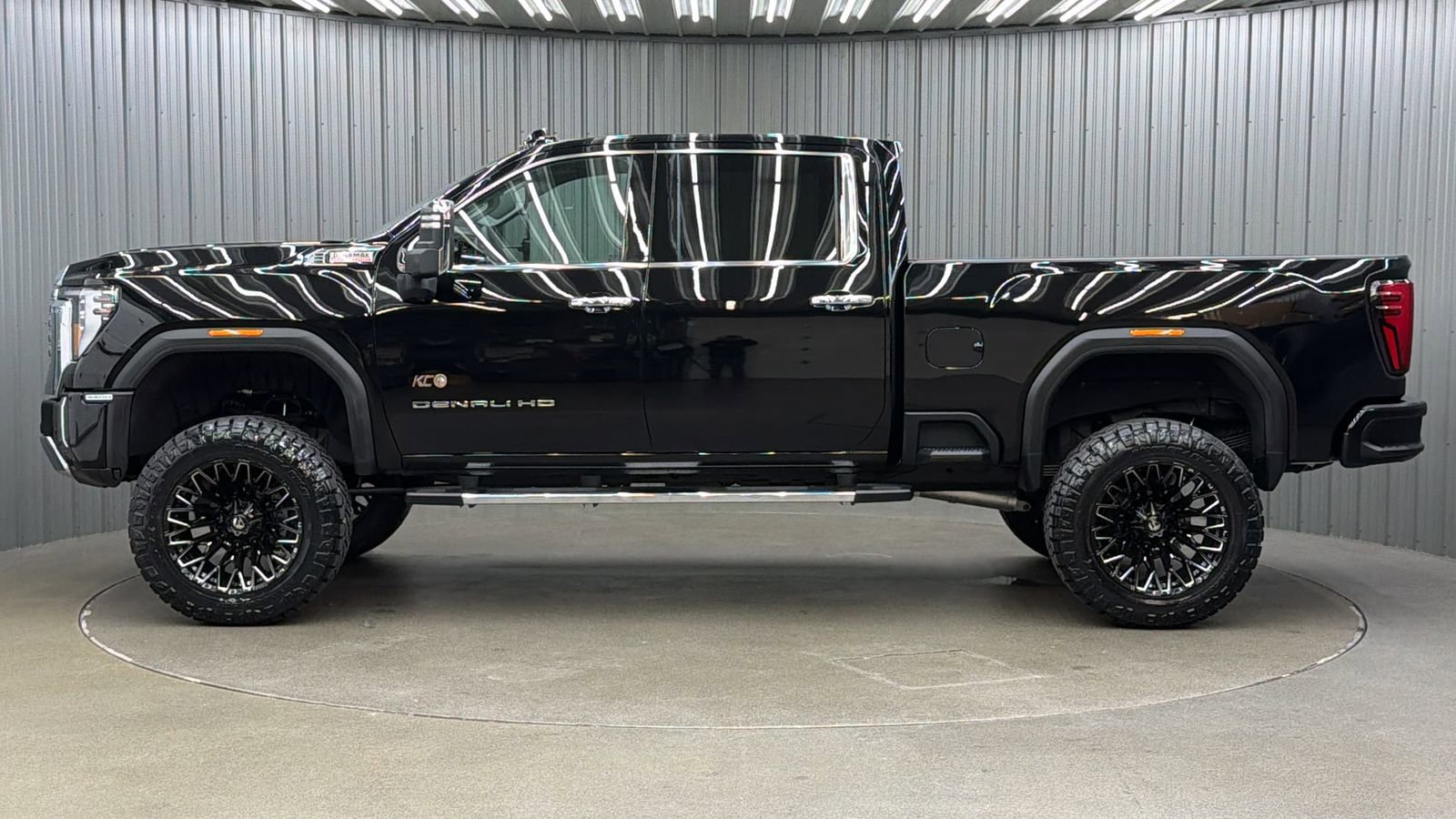 Used 2025 GMC Sierra 3500 Denali w/ Denali Reserve Package image 2