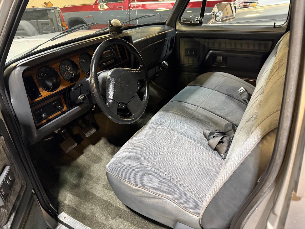 Used 1992 Dodge D/W Truck 250 image 3
