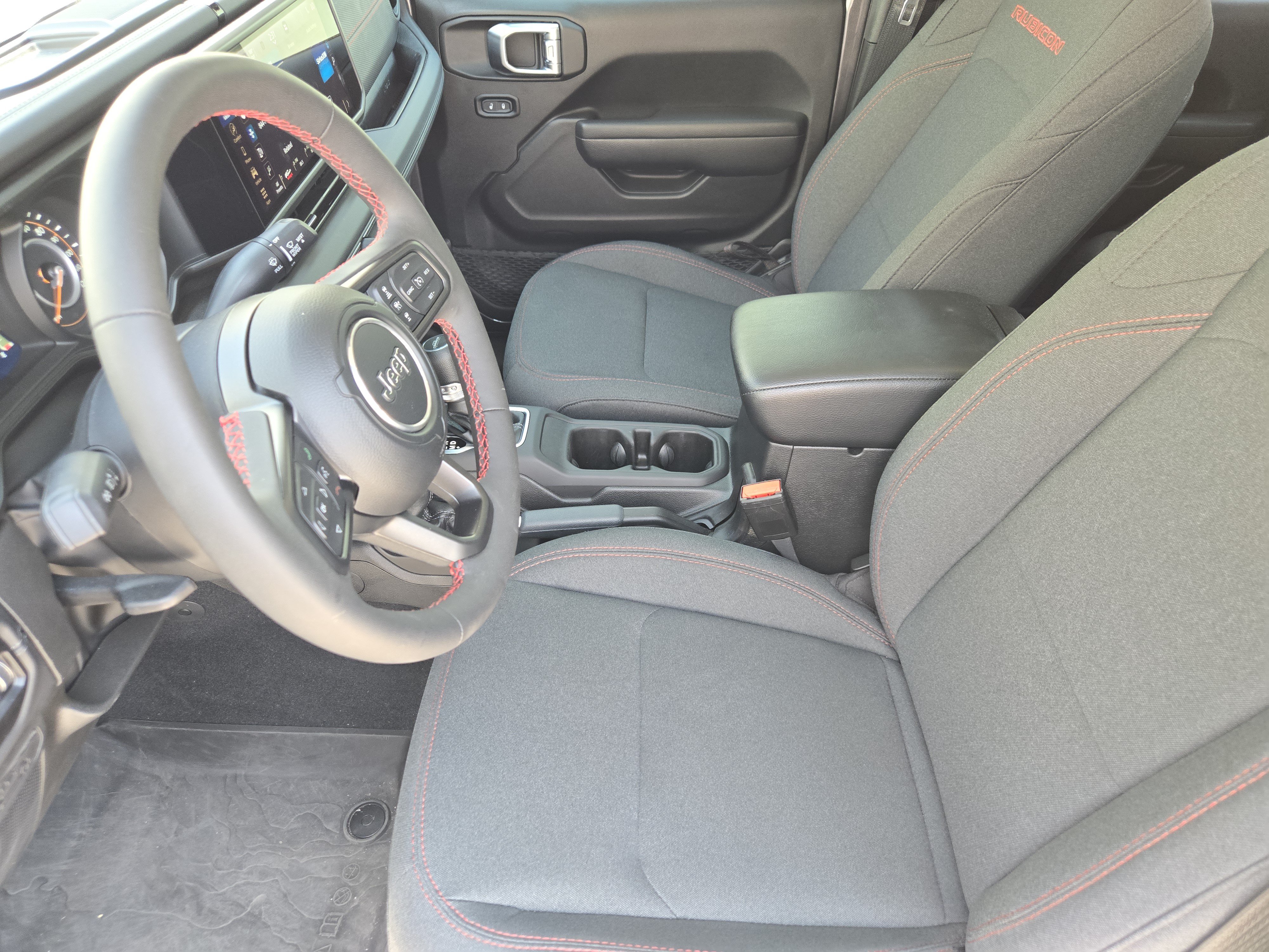Used 2024 Jeep Gladiator Rubicon w/ Convenience Group AWD/4WD image 16