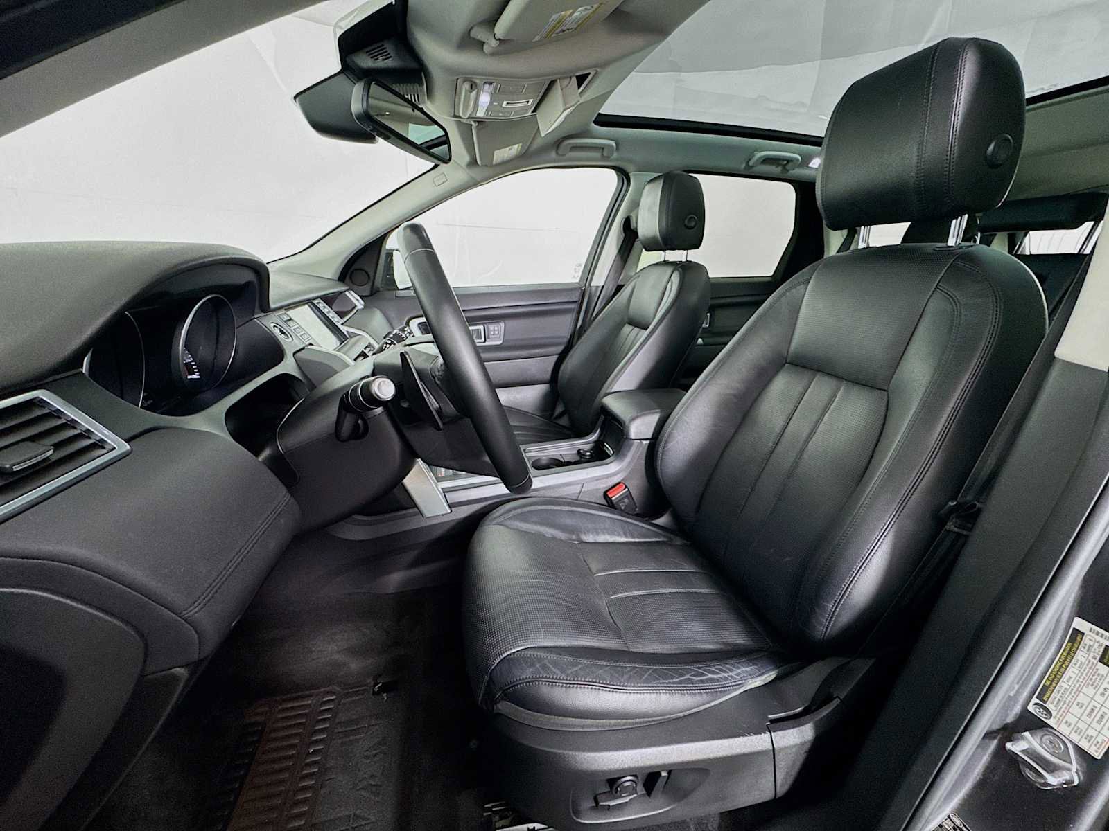 Used 2016 Land Rover Discovery Sport HSE image 11