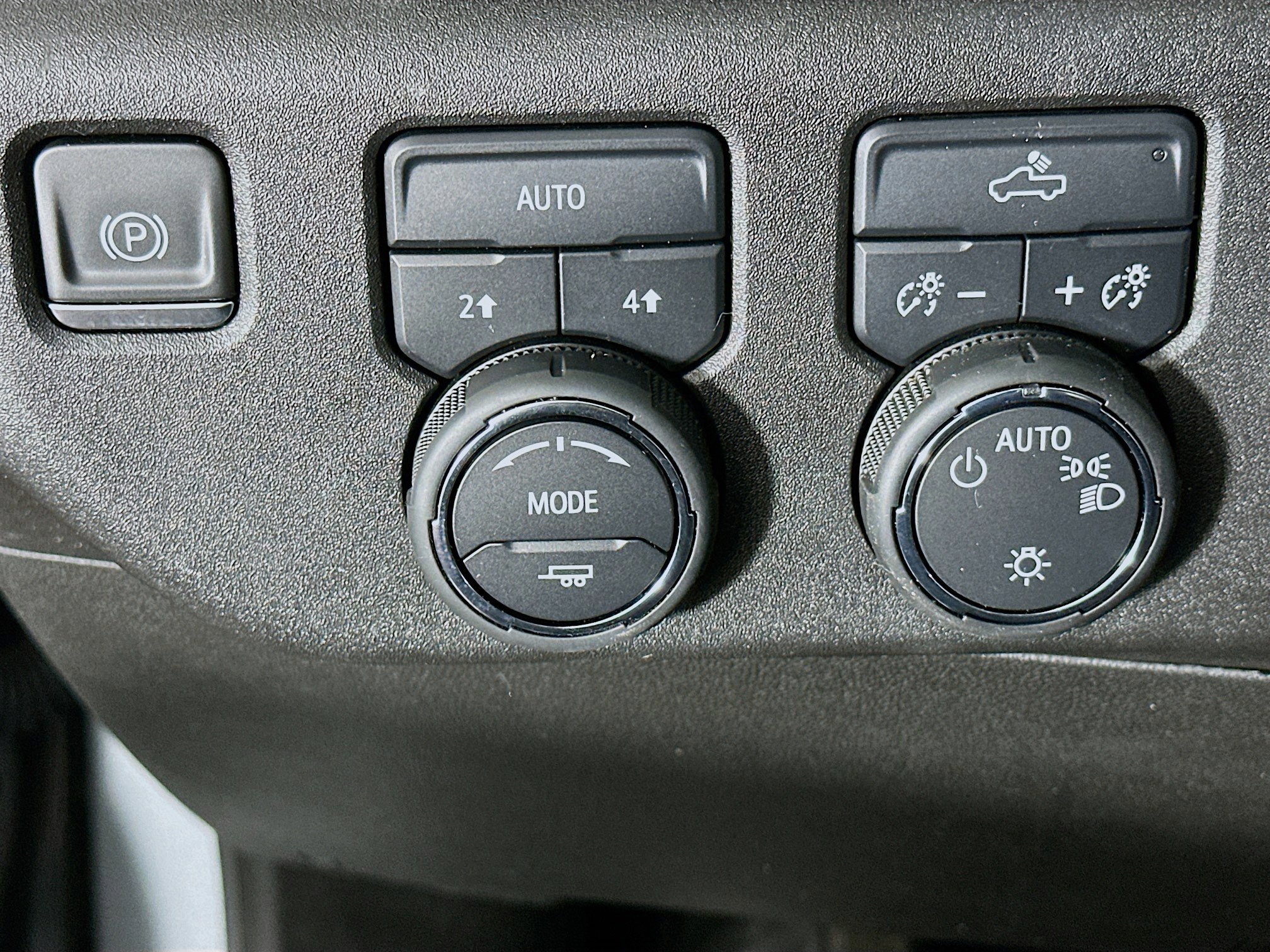 Used 2023 Chevrolet Silverado 1500 LT AWD/4WD image 16