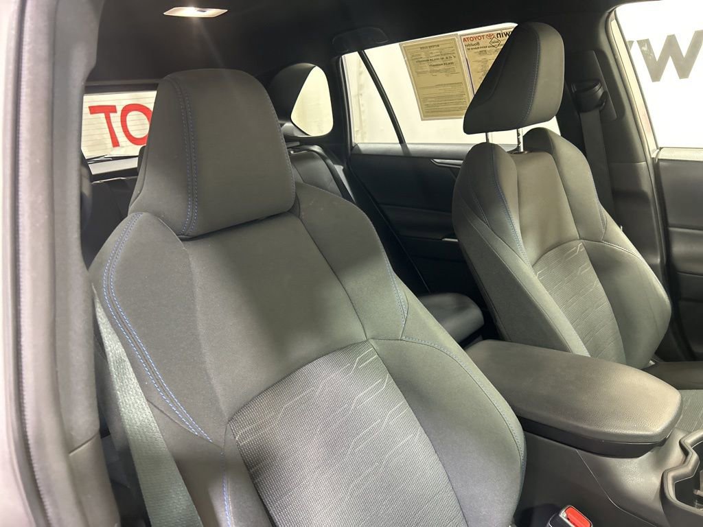 Used 2023 Toyota RAV4 SE image 14