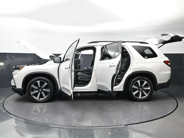 Used 2023 Honda Pilot Touring image 35