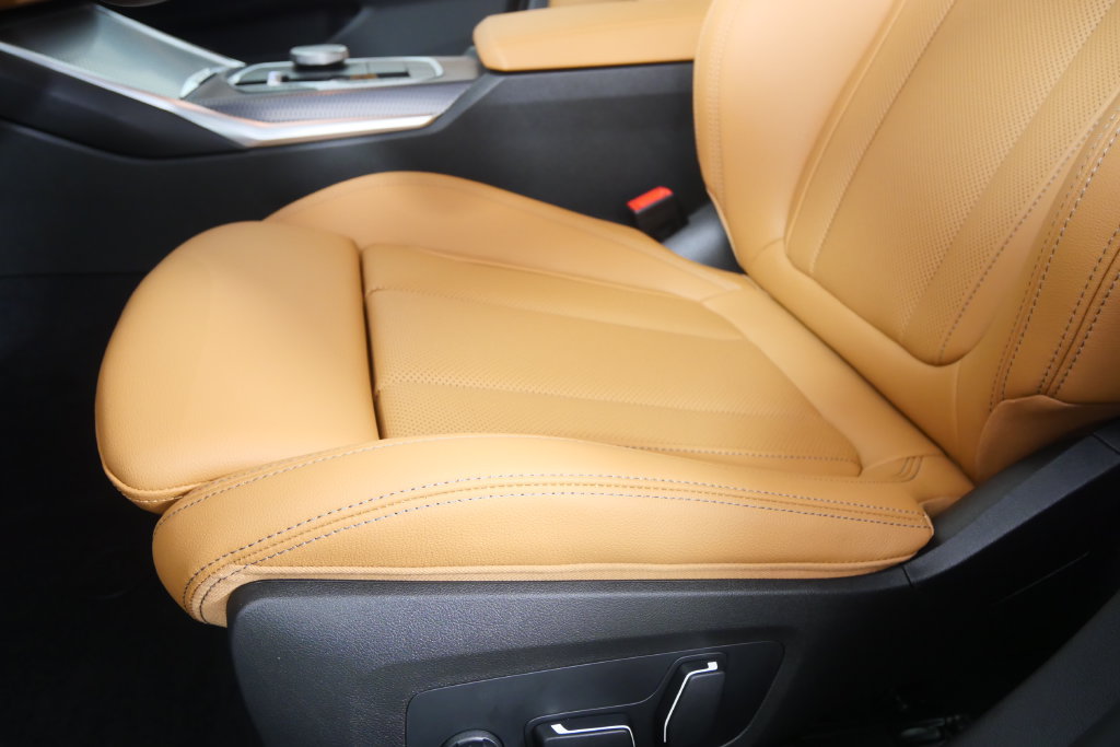 New 2026 BMW 330i Sedan w/ M Sport Package RWD image 10